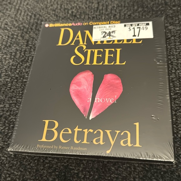 Danielle Steel Betrayal Novel on CD New 5 Disc Set - Picture 1 of 2